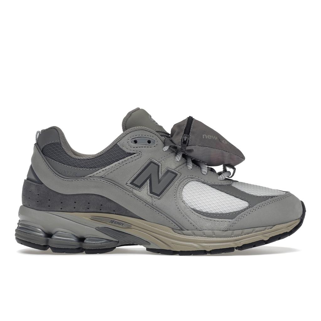 New Balance 2002R Pouch - Summer Fog Unisex Sneakers Grey Team-Away-Grey Dark-Silver-Metallic M2002RVC