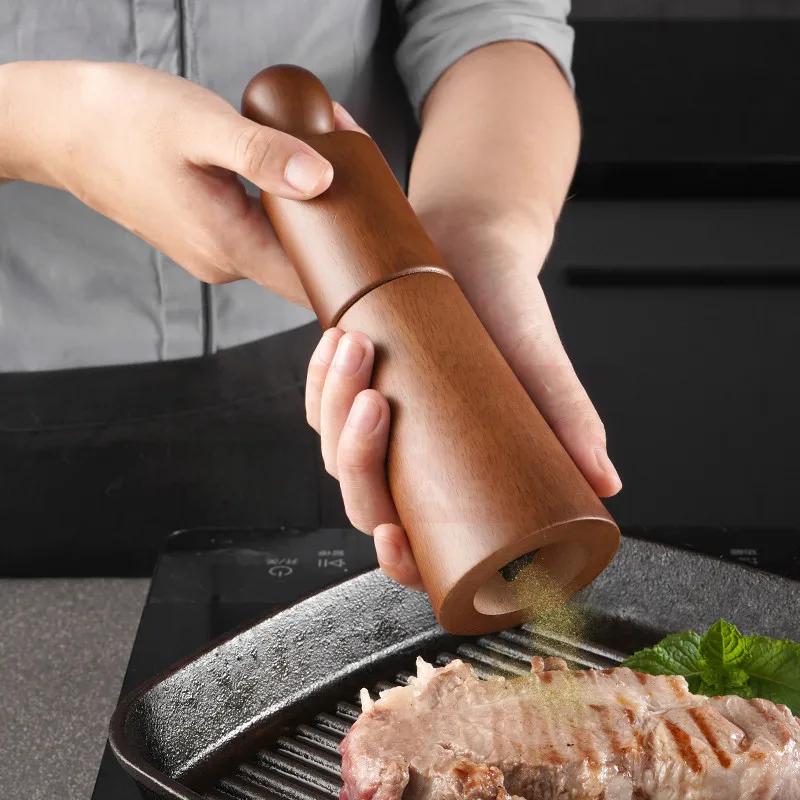 Dřevěný mlýnek na sůl a pepř Dřevěné mlýnky, přesné mechanismy Gourmet a prémiová mořská sůl a pepř