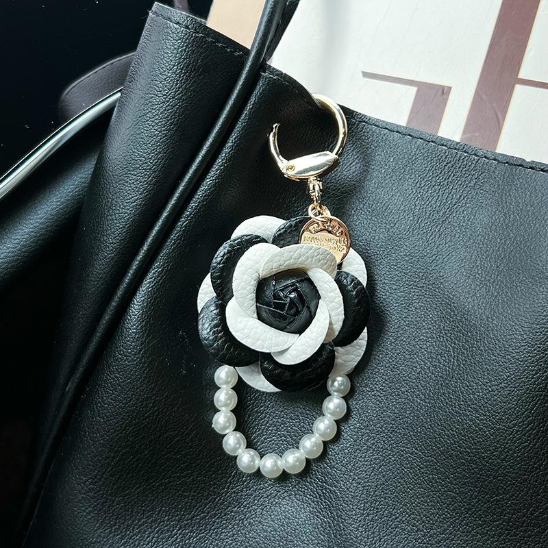Yogodlns Creative Camellia Rose Pearl Chain Car Keychain Elegant Flower Decorative Accessory Bag Hanger Pendant Small Gift