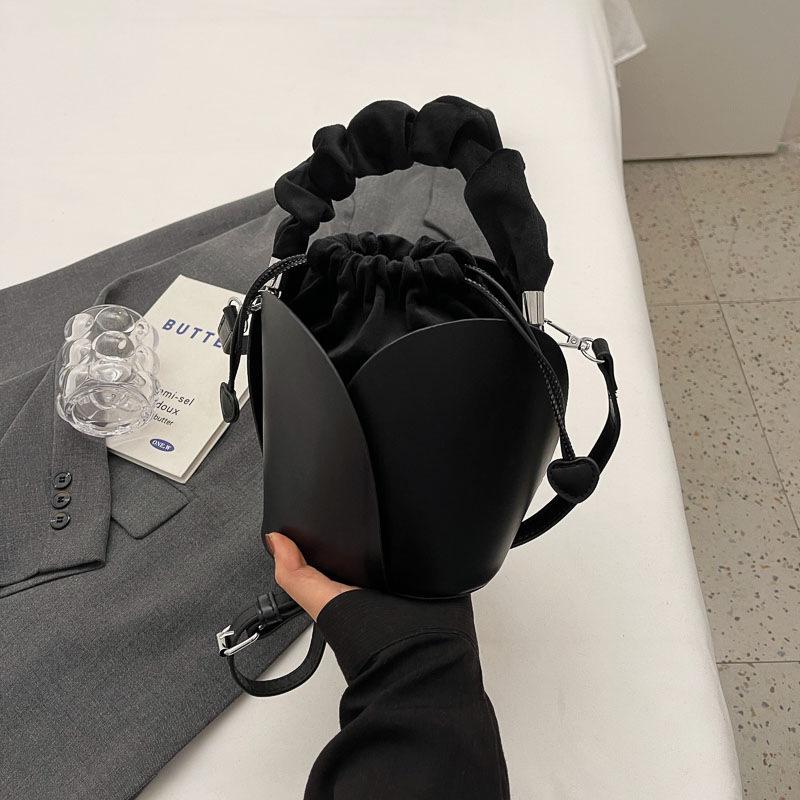 Drawstring Design Water Bucket Bag Women Solid Vegetable Basket Handheld Crossbody Bag Autumn Winter New High End Wedding Bag