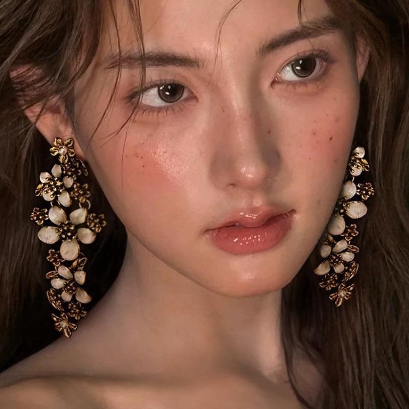 Retro flower branch silhouette exaggerated ear clips female niche feeling long fringed stud earrings fairy flower earrings