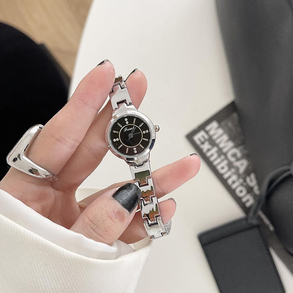 Módní dámské elektronické hodinky s koženým řemínkem – Stylové digitální náramkové hodinky pro dámy, Elegantní design, Ideální dárek k narozeninám, , Pro každodenní nošení