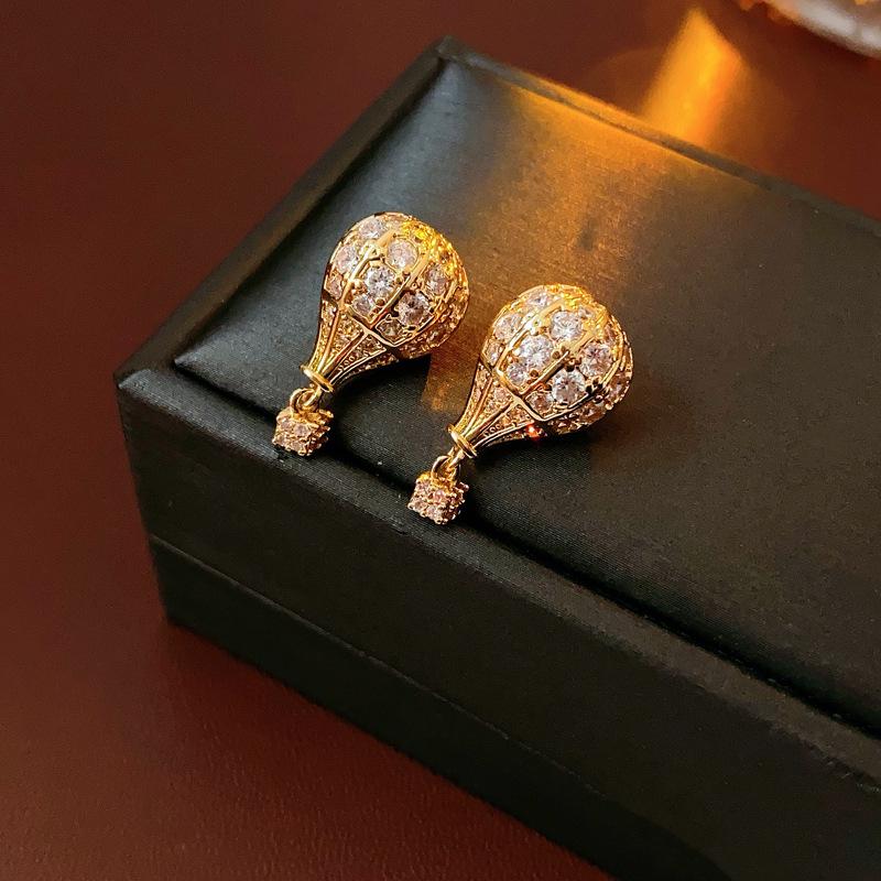 Silbernadel Zirkon Schlangenherz Ohrringe: Elegante, Einzigartige High-End Ohrstecker für Damen