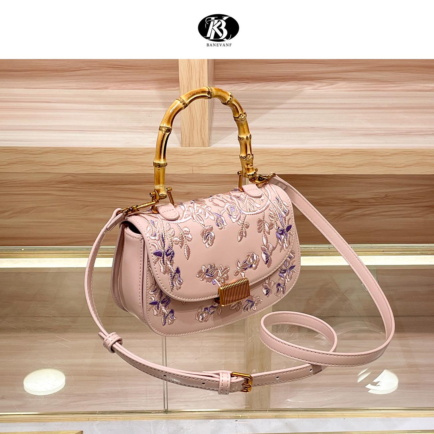 

Вышитая бамбуковая сумка Ballet House 2024 - Новый роскошный китайский стиль 21CM*7.5CM*13CM розовый