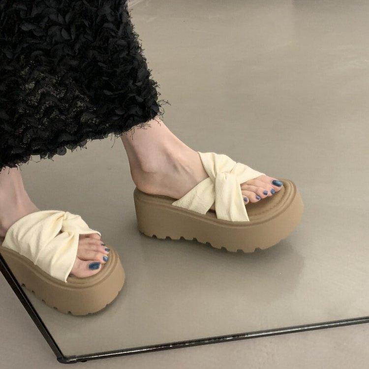 Muffin Thick-soled Cool Slippers Women's Summer Wear 2025 New with Skirt High-end High-heeled Beach One-word Sandals