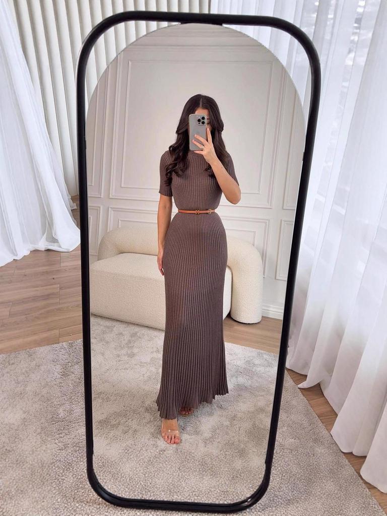 2025 Autumn Women's Elegant Knitted Short-Sleeve Long Dress