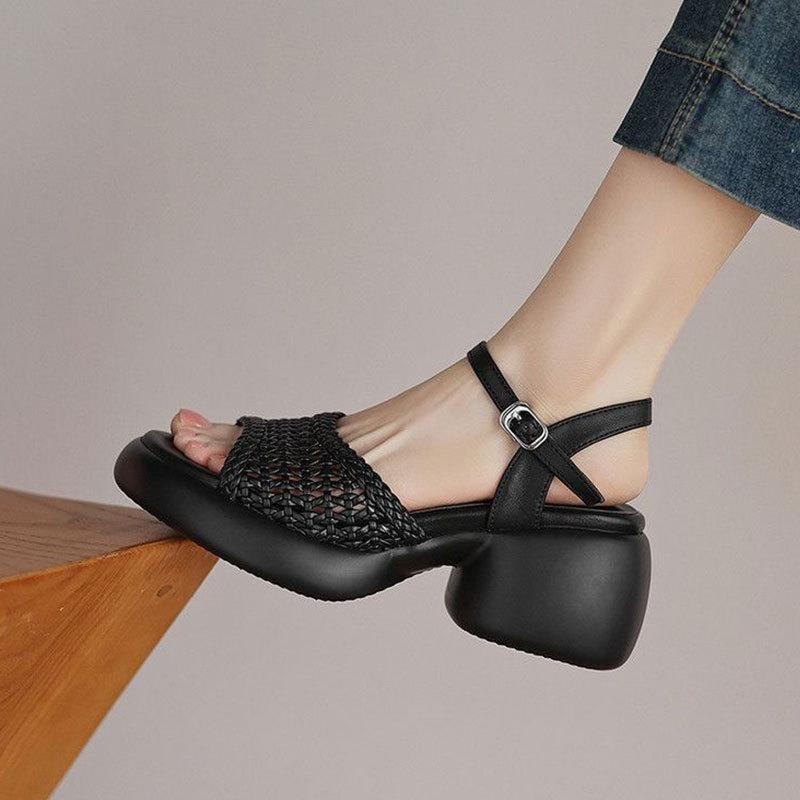Fashion thick-heeled woven bag head sandals women's summer 2025 new versatile height-increasing casual hollow pig cage shoes