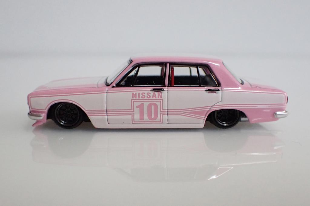 BoostGear Custom AOSHIMA Scale Hakosuka 4Dr 1971 Model in Custom BoostGear Colors Box Completed 1/64 (GC10) (No Base, Included) -
