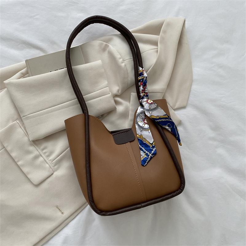 

Trendy texture big bag women s 2025 autumn new trendy fashion large capacity shoulder bag portable commuter bucket bag коричневый