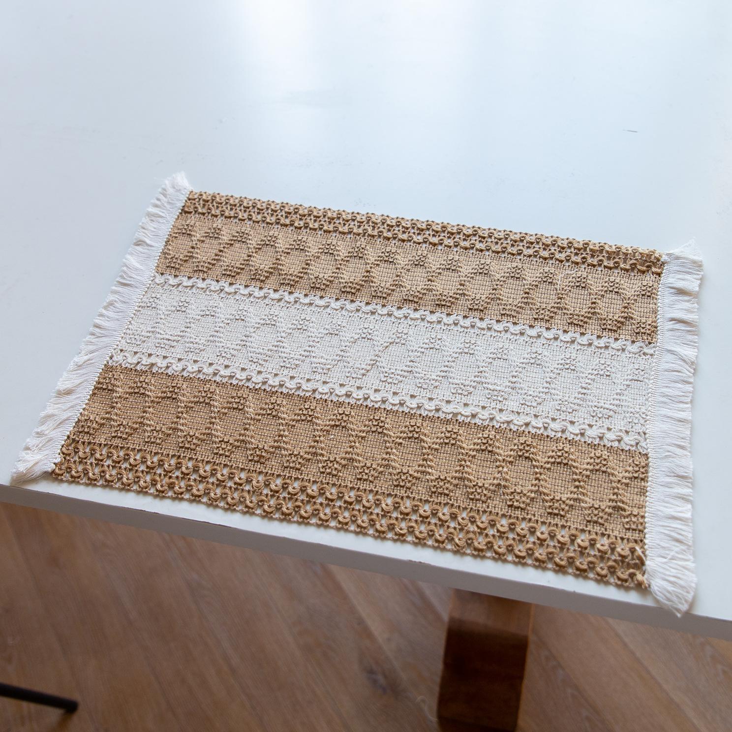 

Простой западный коврик для еды Простой коврик для чашки для дома Коврик для миски Теплоизоляция Нескользящий Утолщенный корейский коврик для стола 33 * 50Cm (including tassel)