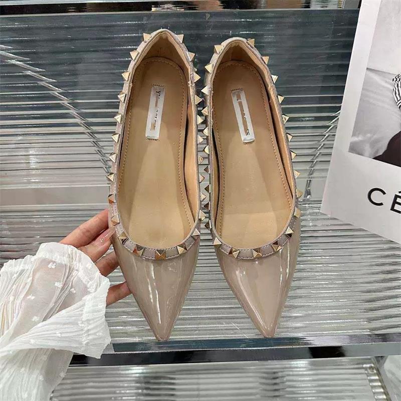 Inner height increase of 5 cm Spring and Autumn rivet single shoes women's French shallow mouth patent leather pointed versatile temperament commu