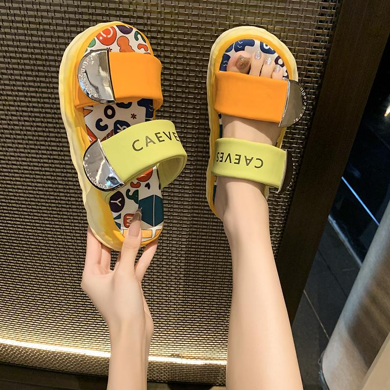 2025 Women Slippers Colorful Candy Stripe Design with Thick Sole for Summer Beach Wear Casual Style Sandals Women Slides Women