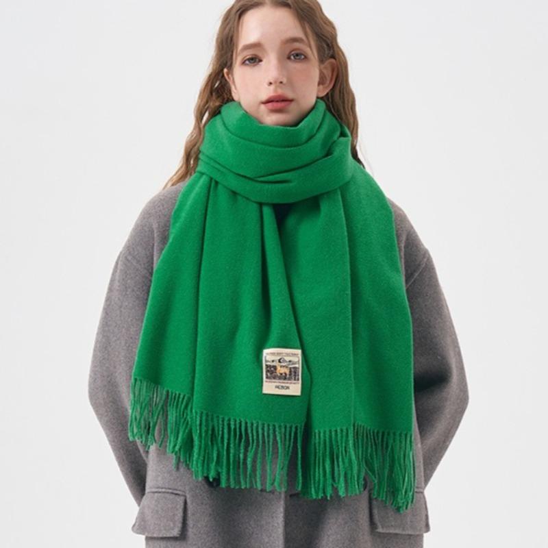 A Winter-specific, All-color, Multifunctional Scarf with A Soft Texture, Resembling The Feel of Cashmere, Providing Warmth and Protection.