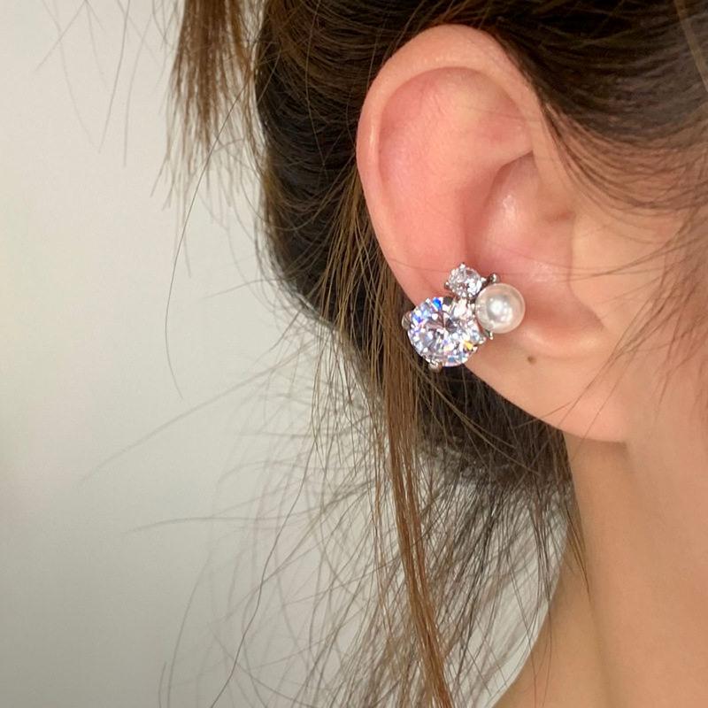 Super Sparkly Zirconia Pearl Ear Cuff - No Piercing Needed, High-End Luxury Design for Women