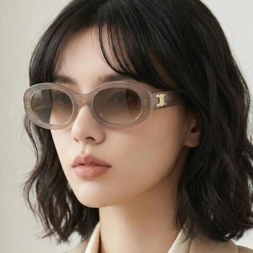 

[Celine] Sunglasses CL40194U 45F Triomphe Oval Horn-rimmed V-Sunglasses