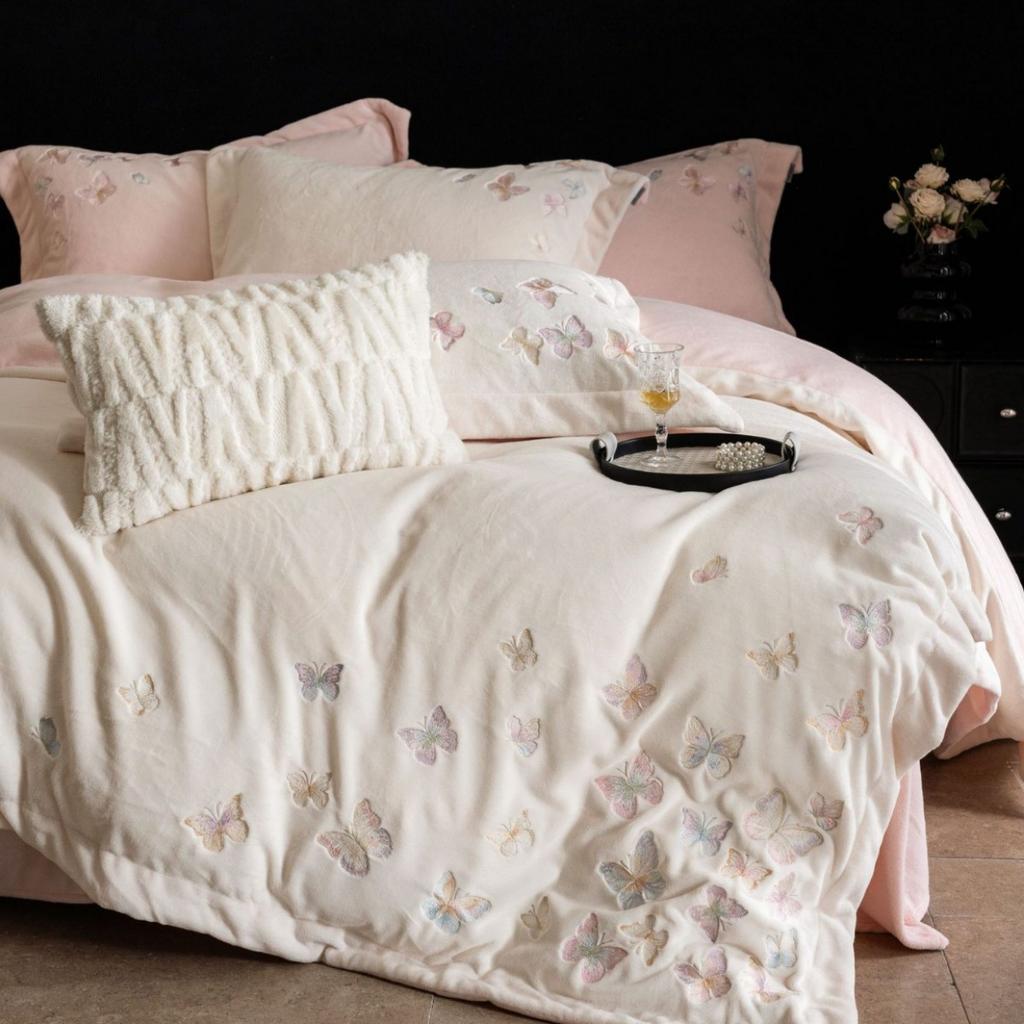 Class A Winter Girl Heart Thickened Milk Fleece 4Pcs Set Butterfly Embroidery Warm Coral Fleece Bed Sheet Quilt Cover Bedding