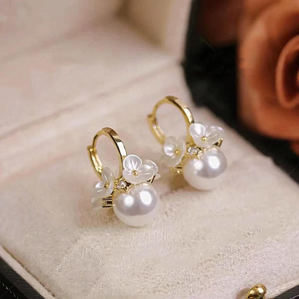 2024 New Elegant White Flower Cluster Pearl Ball Pendant Hoop Earrings Women's Fashion Zircon Party Luxury Accessories Girls