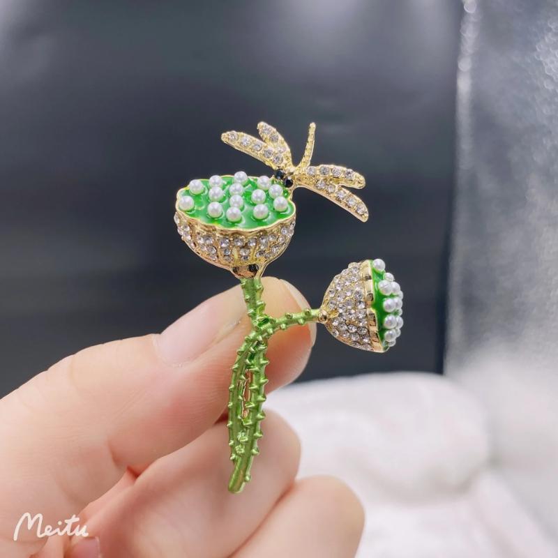 Fashion Fresh Lotus Seed Dragonfly Enamel Colored Zircon Breast Pin New High End Women's Breast Flower Summer Suit Pin Accessory