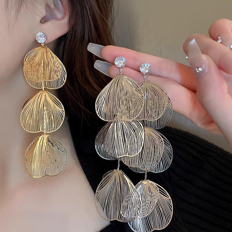 Long Exaggerated Petal Metal Earrings With A Light Luxury Style And A Niche Design Fashionable And Personalized For Women
