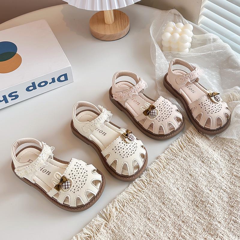 2026 New Style Girls' Pink Breathable Princess Sandals: Soft Sole, Non-Slip, Versatile Summer Shoes for Toddlers.