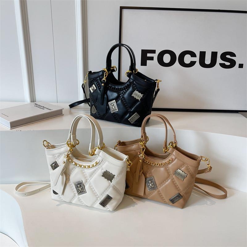 Premium textured bag women's trendy versatile new niche diamond badge single shoulder messenger bag portable tote bag