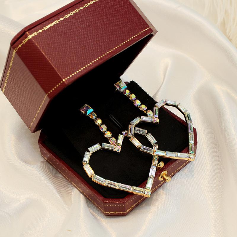 Colorful Retro Gemstone Heart Stud Earrings - Fashionable, Versatile, Light, and Exaggerated Design for Women.