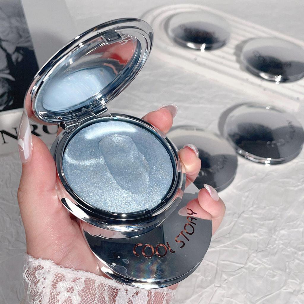 Galaxy Glow Highlighter: Single Shade Shimmer Cream for a Radiant, Long-Lasting Sparkle