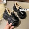 Petit homme avec une semelle épaisse et une hauteur de 8 cm, chaussures simples en peluche et douces, chaussures muffin et petites chaussures en cuir pour l'automne et l'hiver