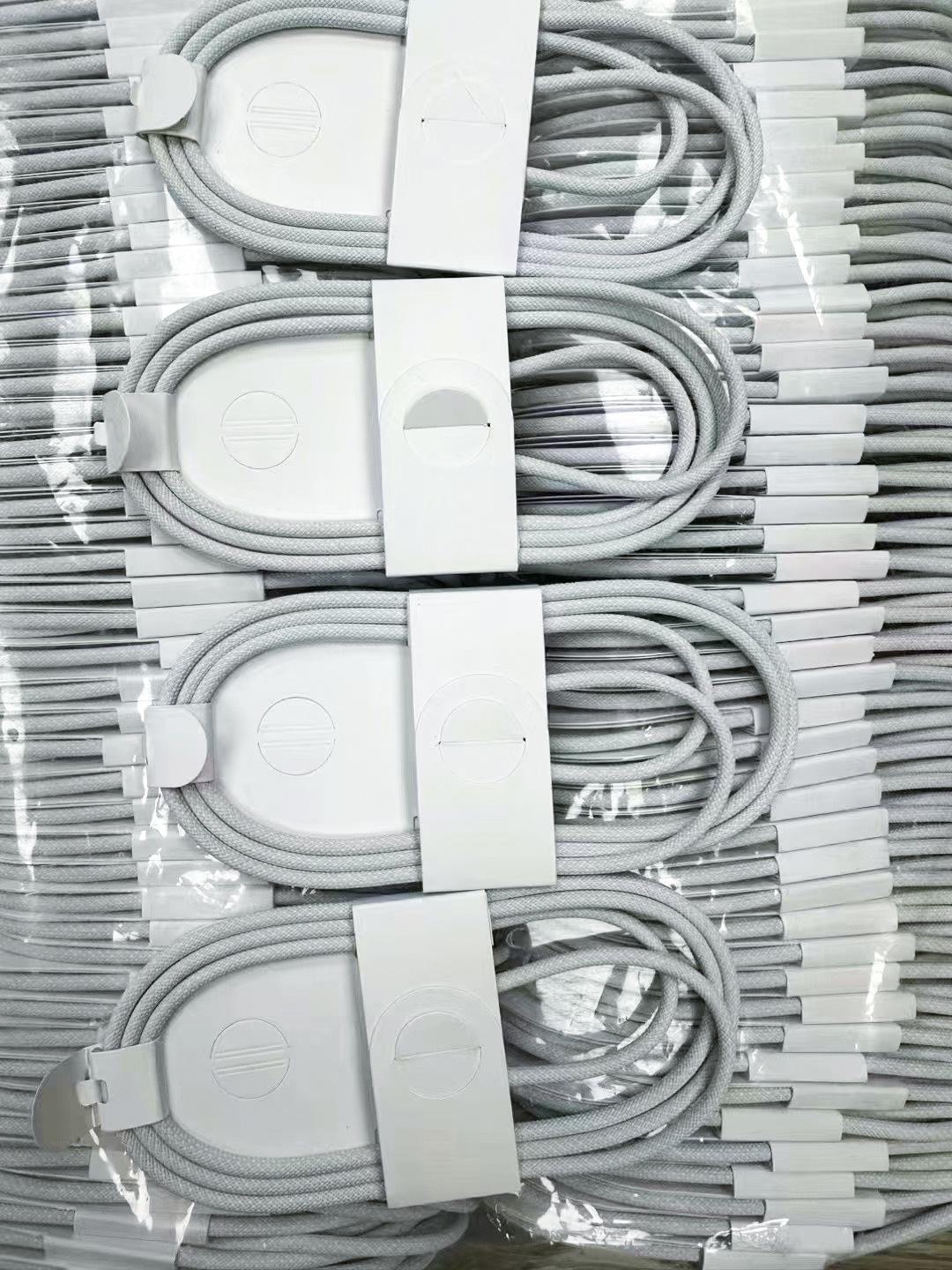 

Совместимо с iPhone 15/16 серий, 60 Вт, кабель быстрой зарядки PD20W двойного типа в оплетке.