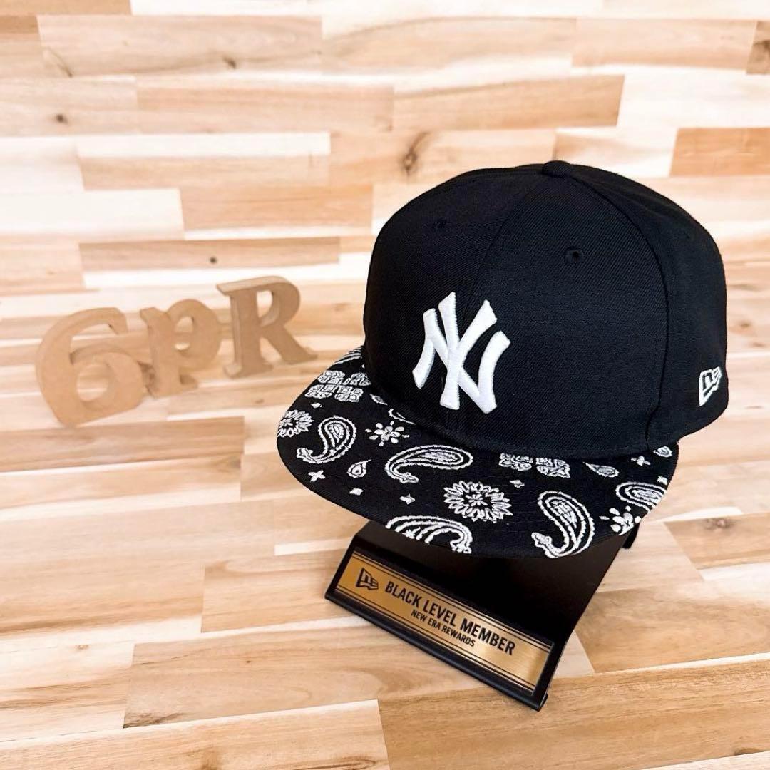 

[USED] Rare/Discontinued New Era x Yankees Paisley Embroidered Visor Cap Black x White