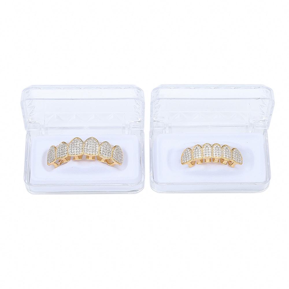 Nuovo Set Grillz Micro-Incassato Non Convenzionale con Diamanti in Zircone Completo Zanne di Vampiro Hip Hop Personalizzato Denti d'Oro Grillz Gioielli per il Corpo