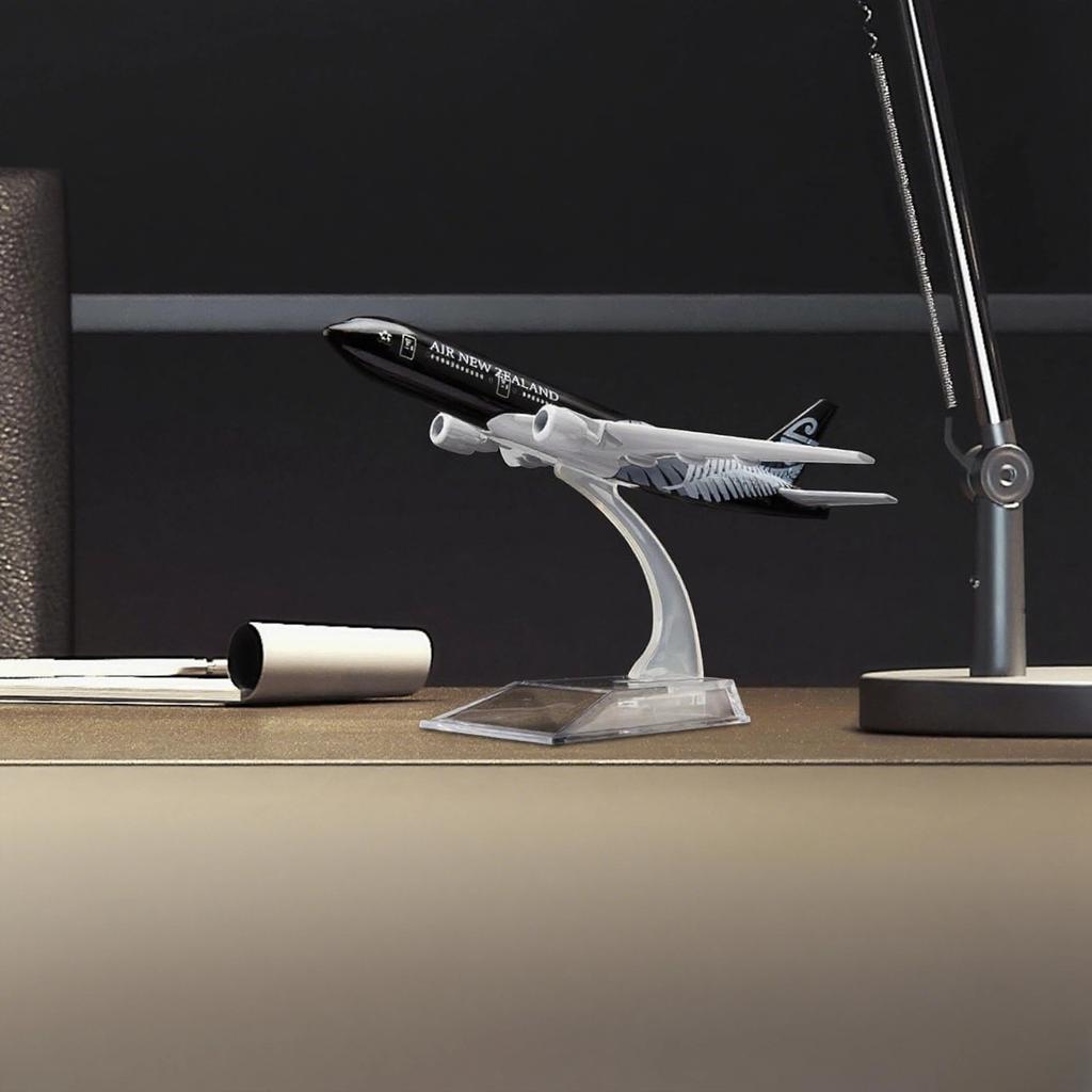 Diecast Alloy 777 Plane New Zealand Airways B777 Airlines Model Aircraft Toy 16cm Metal Planes for Collection Friend Child