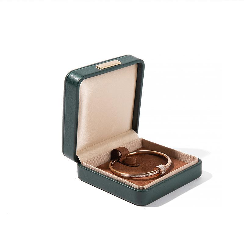 Högkvalitativ PU-läder Rundade Hörn Gyllene Spänne Smyckeskrin Ring Hänge Halsband Armband Förpackning Display Förvaringslåda