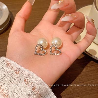 A Pair of Sparkling Diamond Love Pearl Stud Earrings Femininity Earrings Fashion Personality Earrings