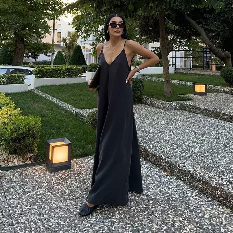 Элегантное однотонное женское платье-слинг с V-образным вырезом — фото 4