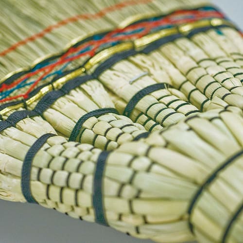 Azuma Industries Takumi Broom, Short Handle, Handwoven Tatami Broom Made with Broom Grass, Utilizing the Quality of the Material for a Comfortable Swe
