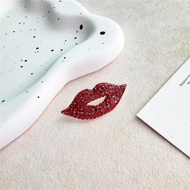 Sexy Red Lips Big Rhinestone Crystal for Women Brooches Pin Badges Alloy Backpack Icons Girls Jewelry
