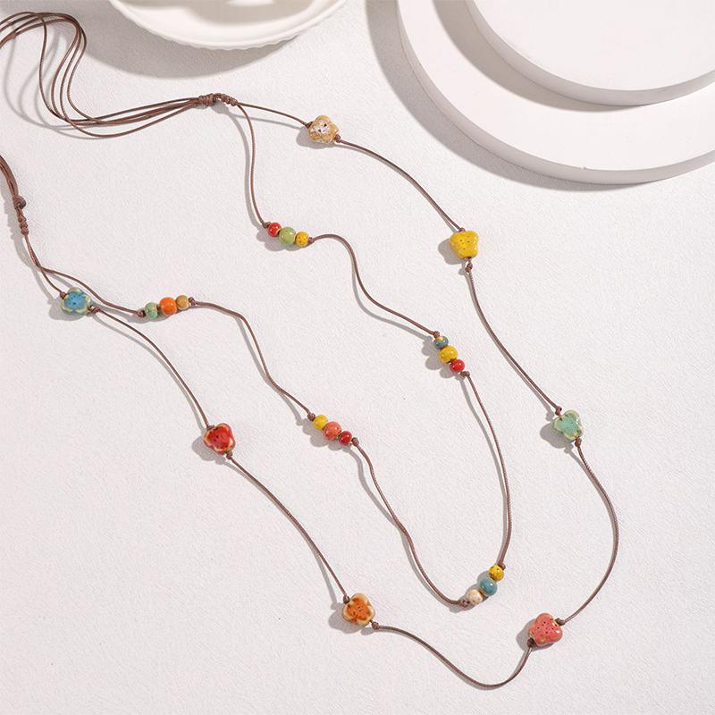 Fargerikt keramisk halskjede Boho-stil Håndlaget justerbart halskjede Enkelt vevd tau Keramisk halskjede Smykketilbehør Gaver
