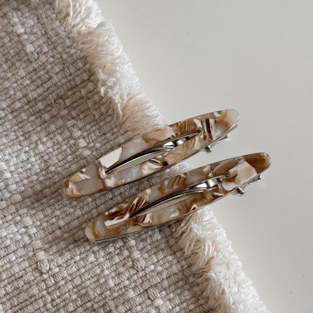 Acetate Hollow Oval Hair Clip: Stylish Long Duckbill Accessory for Side Bangs