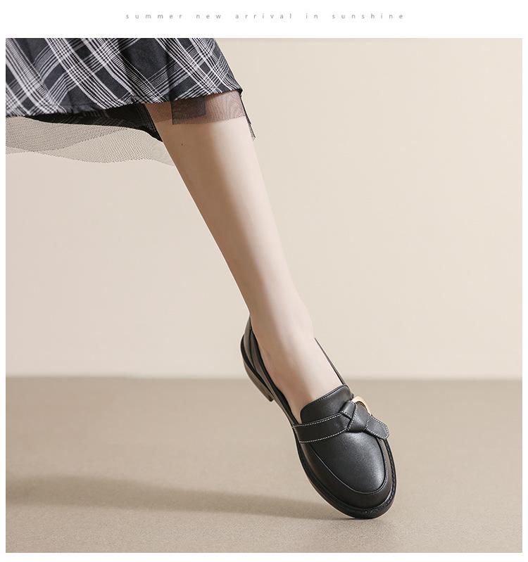 Dámské mokasíny z pravé kůže v britském stylu, černé - podzim 2025, měkká podrážka, pohodlný střední podpatek, plochá špička