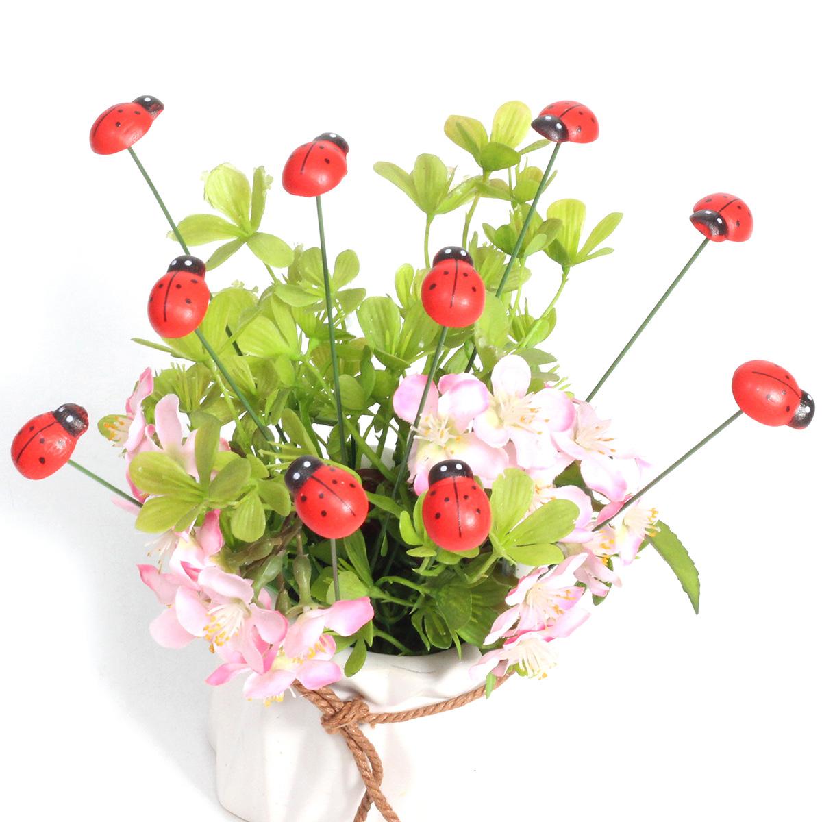 30Pcs Wooden Ladybug Garden Stakes Red Beetle Miniature Ornaments Outdoor Plant Pot Decor 30pcs Garden Stakes