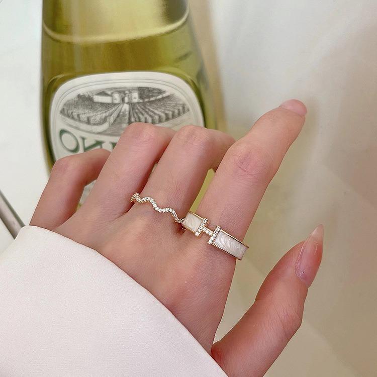 Women’s Stylish 'H' Initial Ring, Personalized Open Band, Fashionable & Adjustable, Ideal for Index Finger, Versatile & Trendy Design