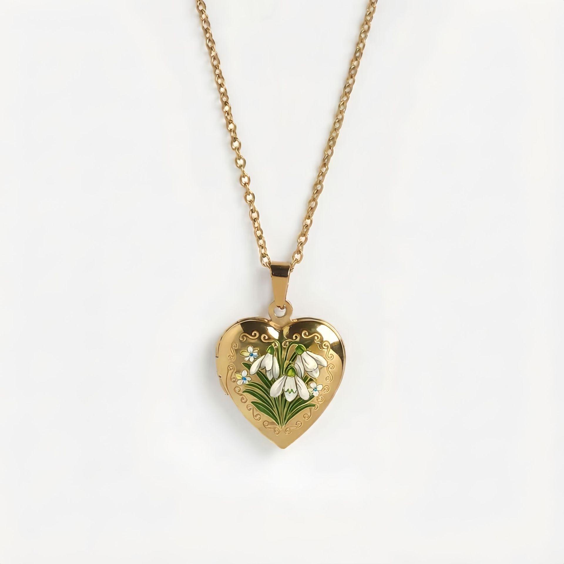 

December Flower Love Can Be Opened And Closed Necklace Small Design