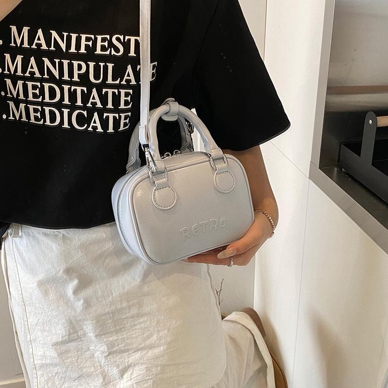 

Solid color handbag women s 2025 new trendy fashion temperament shoulder bag trendy messenger small square bag women 18*7*13 чёрный