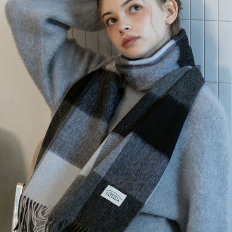 Tatiana Check Soft Lambskin 100% Wool Muffler MF8005 Black