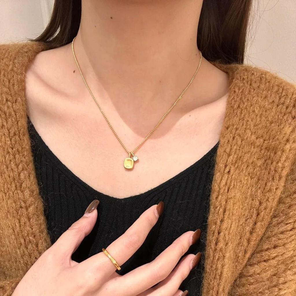 Retro French Brushed Square Pendant Necklace - Elegant Light Luxury Clavicle Chain for Women