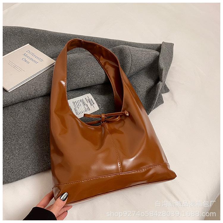 

Винтажная модная сумка-тоут подмышку женская 2025 новая корейская версия трендовая универсальная сумка через плечо большая вместимость повседневная женская сумка коричневый