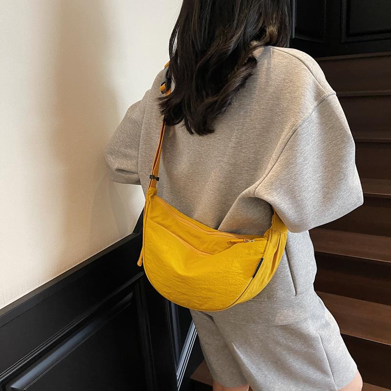 Summer bag women's versatile dumpling bag lightweight Oxford cloth high-end sports messenger bag tide