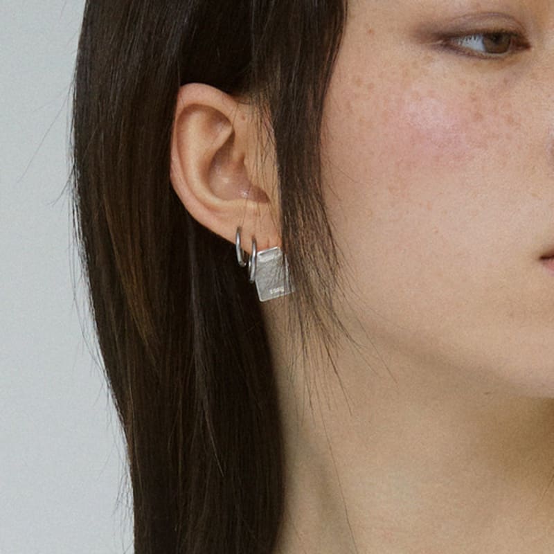 tibaeg TIBAEG SIGNATURE SILVER EARRING SV tibaeg signature silver earring silver