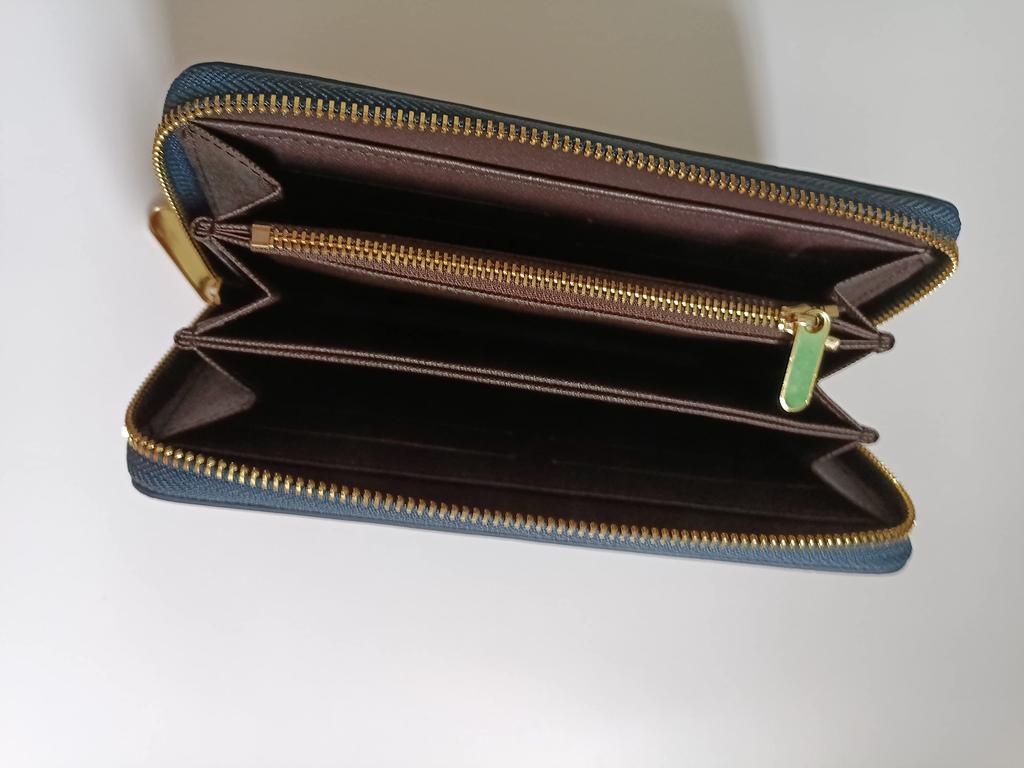 Fashionable women's leather long wallet with separate coin compartment, large capacity, and round zipper (Navy)